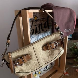 Vintage COACH Soho pebbled demi/wristlet clutch, Soft milled cowhide leather